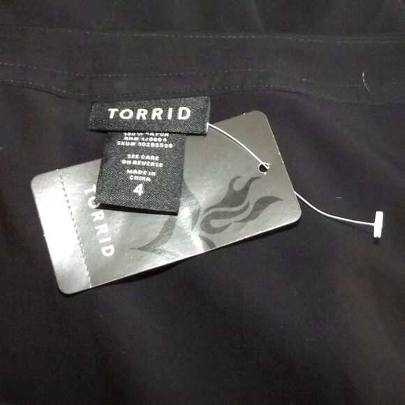 new TORRID Top, 4/4X, Black, Long Tab Sleeve, Pockets, Challis Pullover - Picture 11 of 15